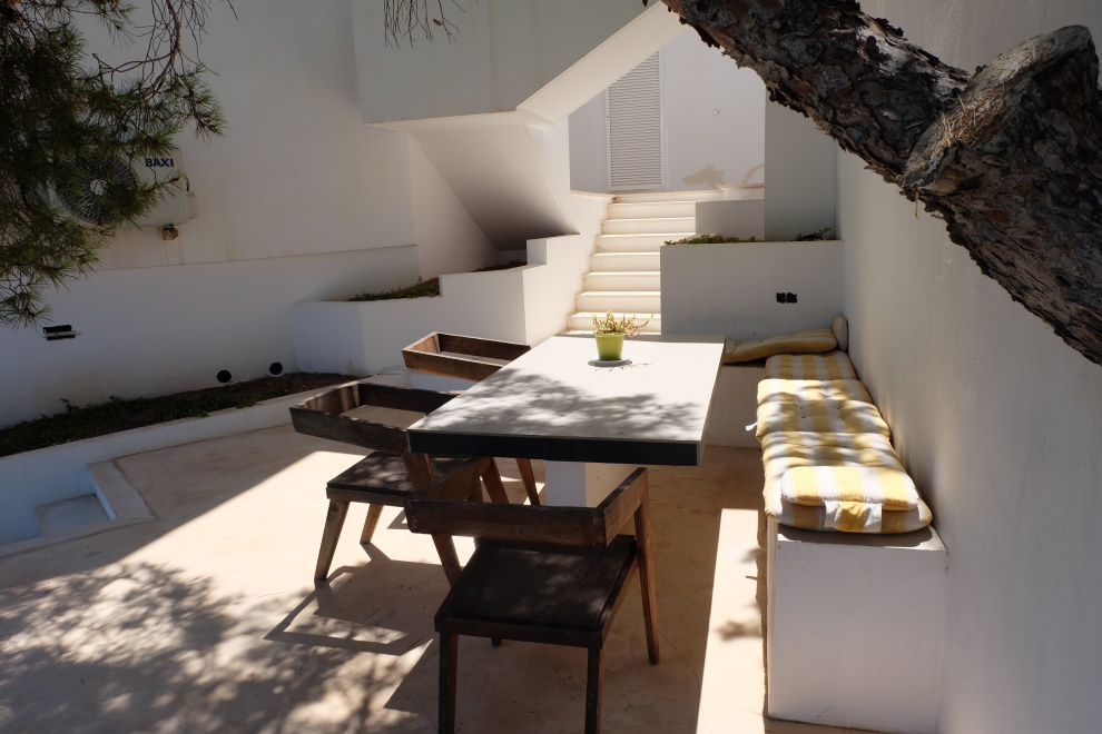 Outdoor sitting area Ibiza sale apartment 3 bedrooms groundfloor resa estates.jpg